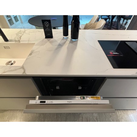 Forma 2000 - Laminate Kitchen with Island